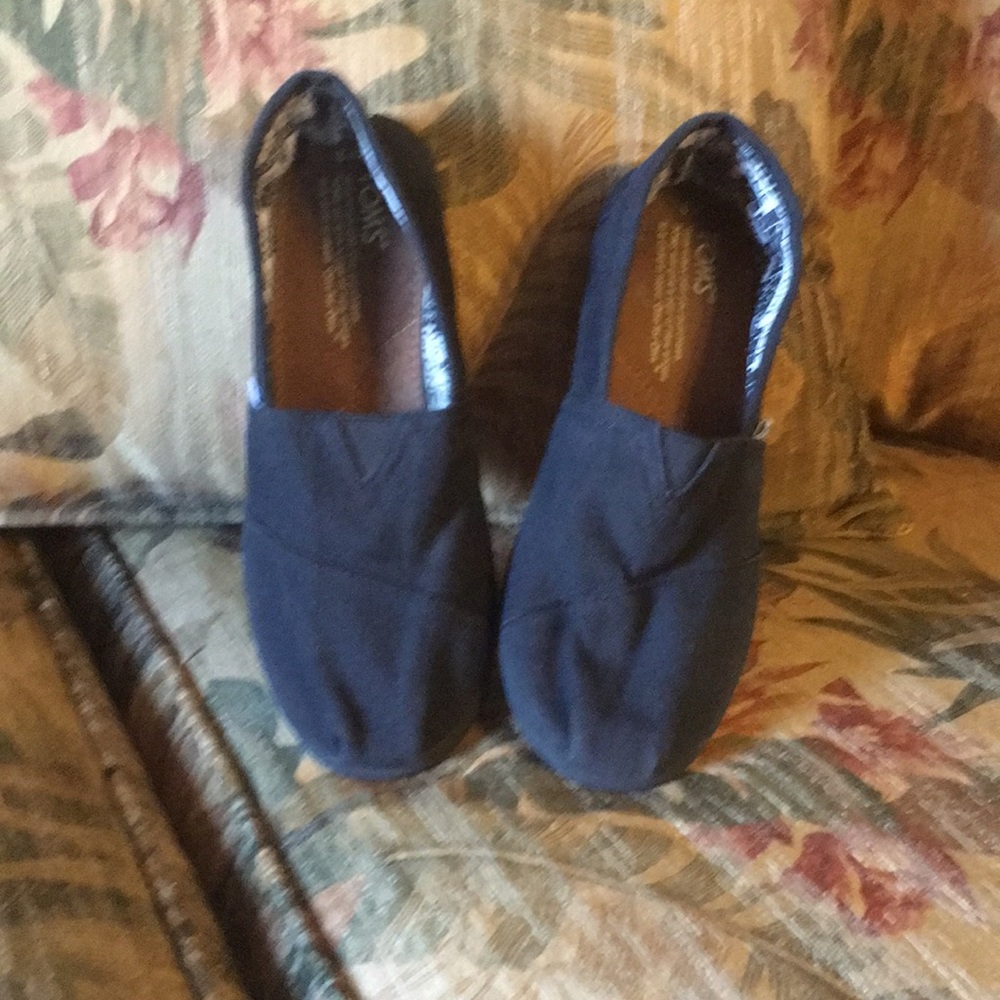 Toms - Picture 2 of 6